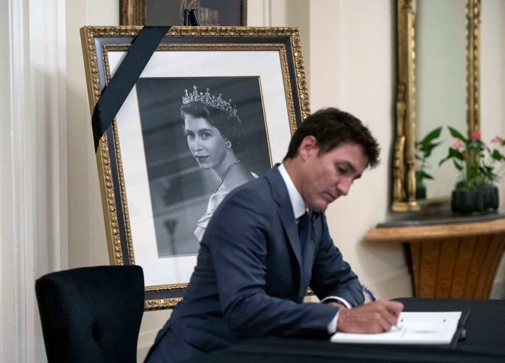APTOPIX Canada Britain Queen